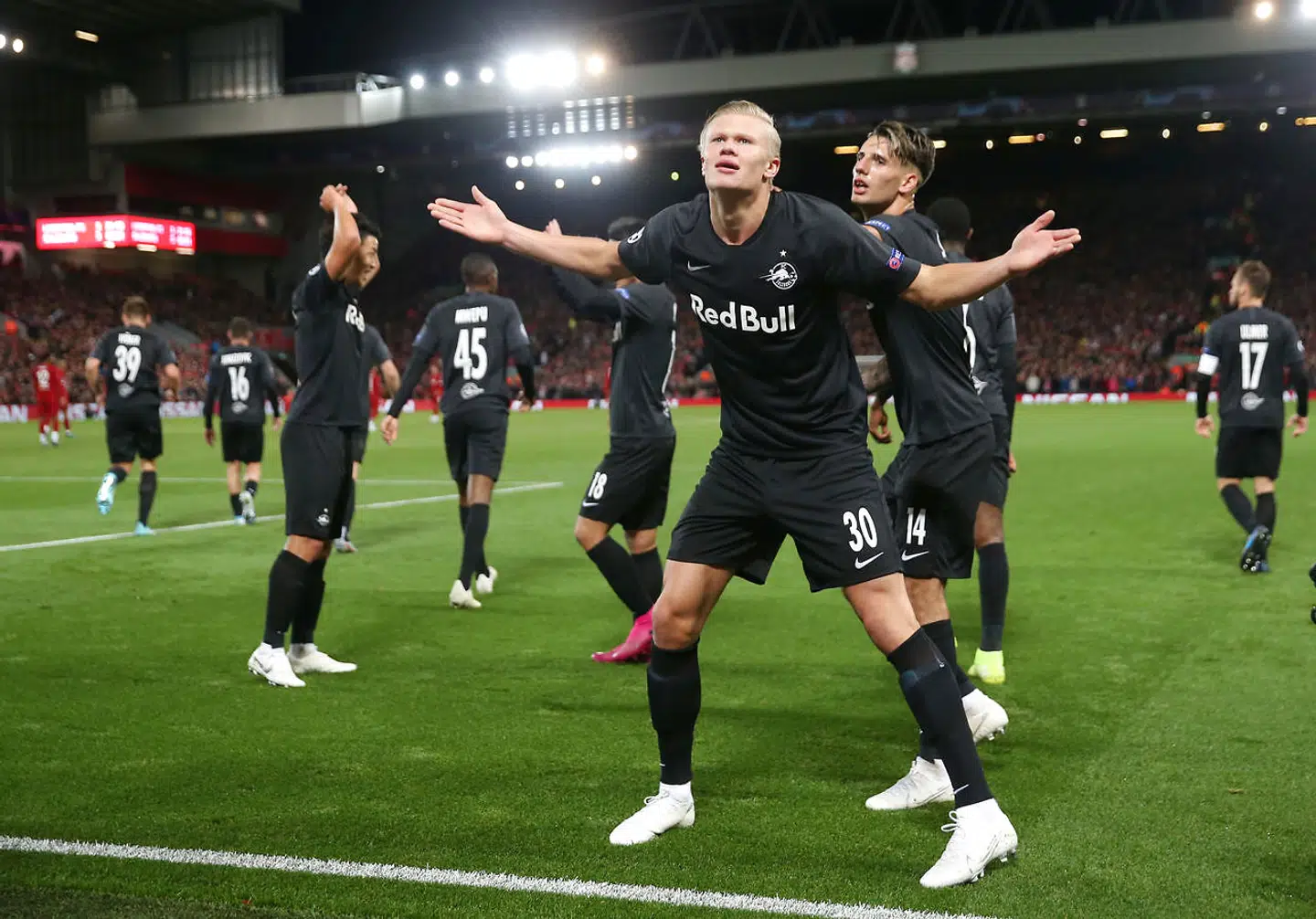 Erling Braut Haaland jubler efter udligningen til 3-3.