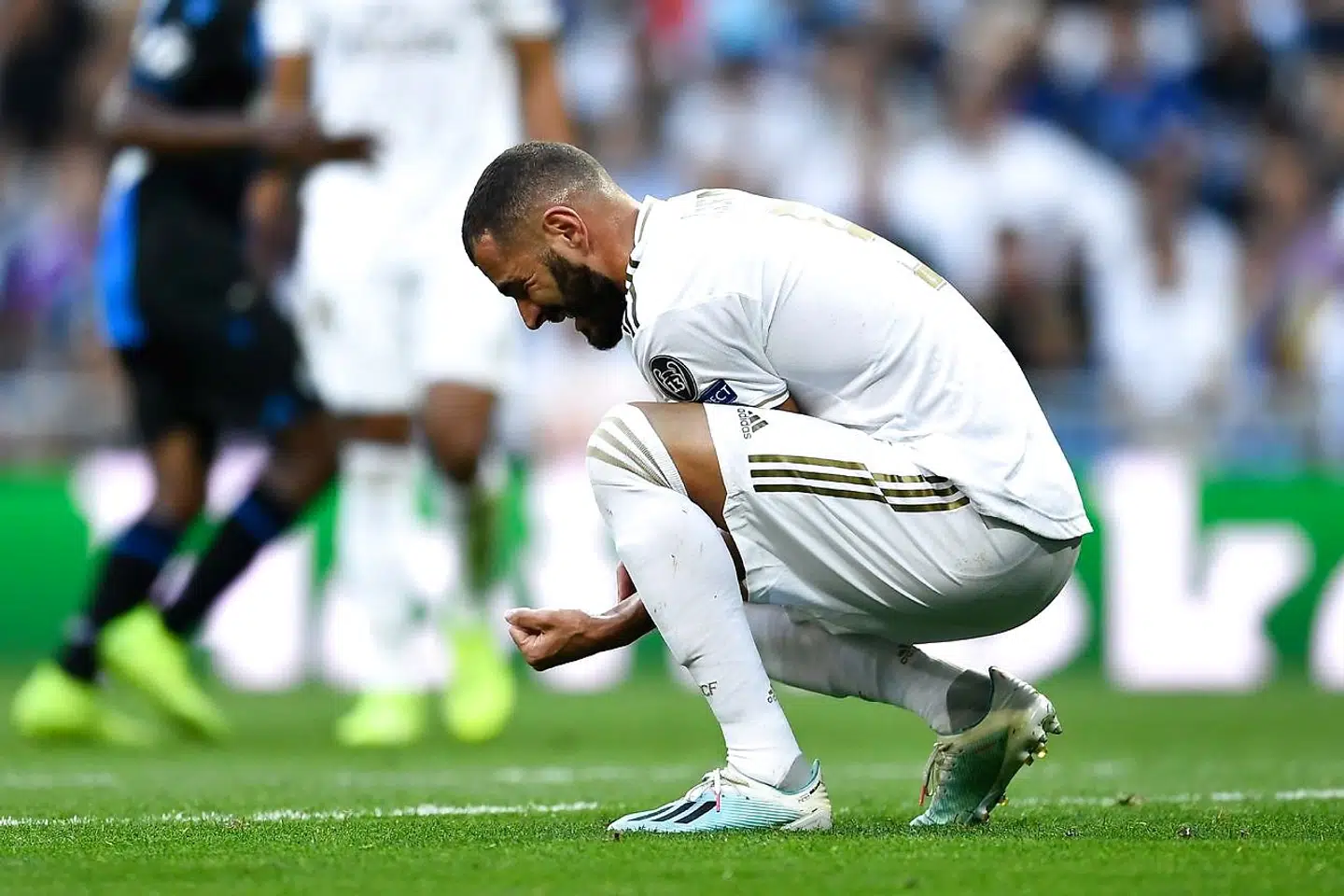 Av, Real Madrid. Bagud 0-2 i første halvleg.