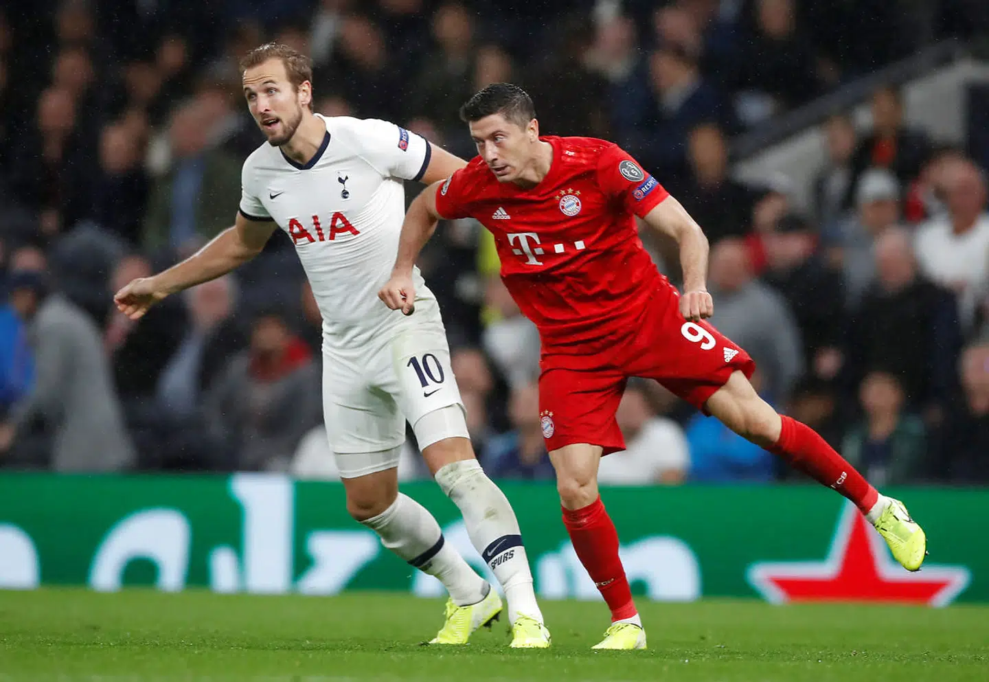 Soccer Football - Champions League - Group B - Tottenham Hotspur v Bayern Munich - Tottenham Hotspur Stadium, London, Britain - October 1, 2019 Tottenham Hotspur's Harry Kane in action with Bayern Munich's Robert Lewandowski Action Images via Reuters/Paul Childs