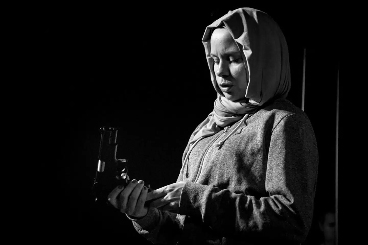 Foto fra forestillingen 'Den sidste dråbe blod' på Teatret Fair Play i Holbæk.