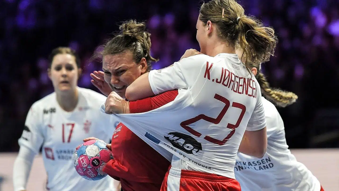 Kampen mod Serbien ved sidste års EM var hård for Danmark.
