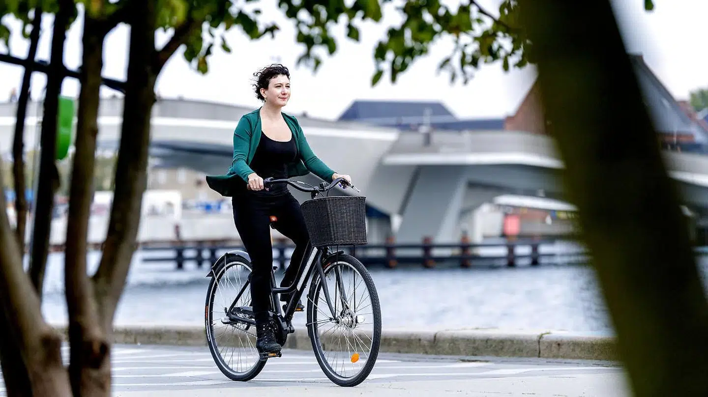 Yael Bassan cykler til hver eneste aftale, hvis afstanden er under 15 kilometer.