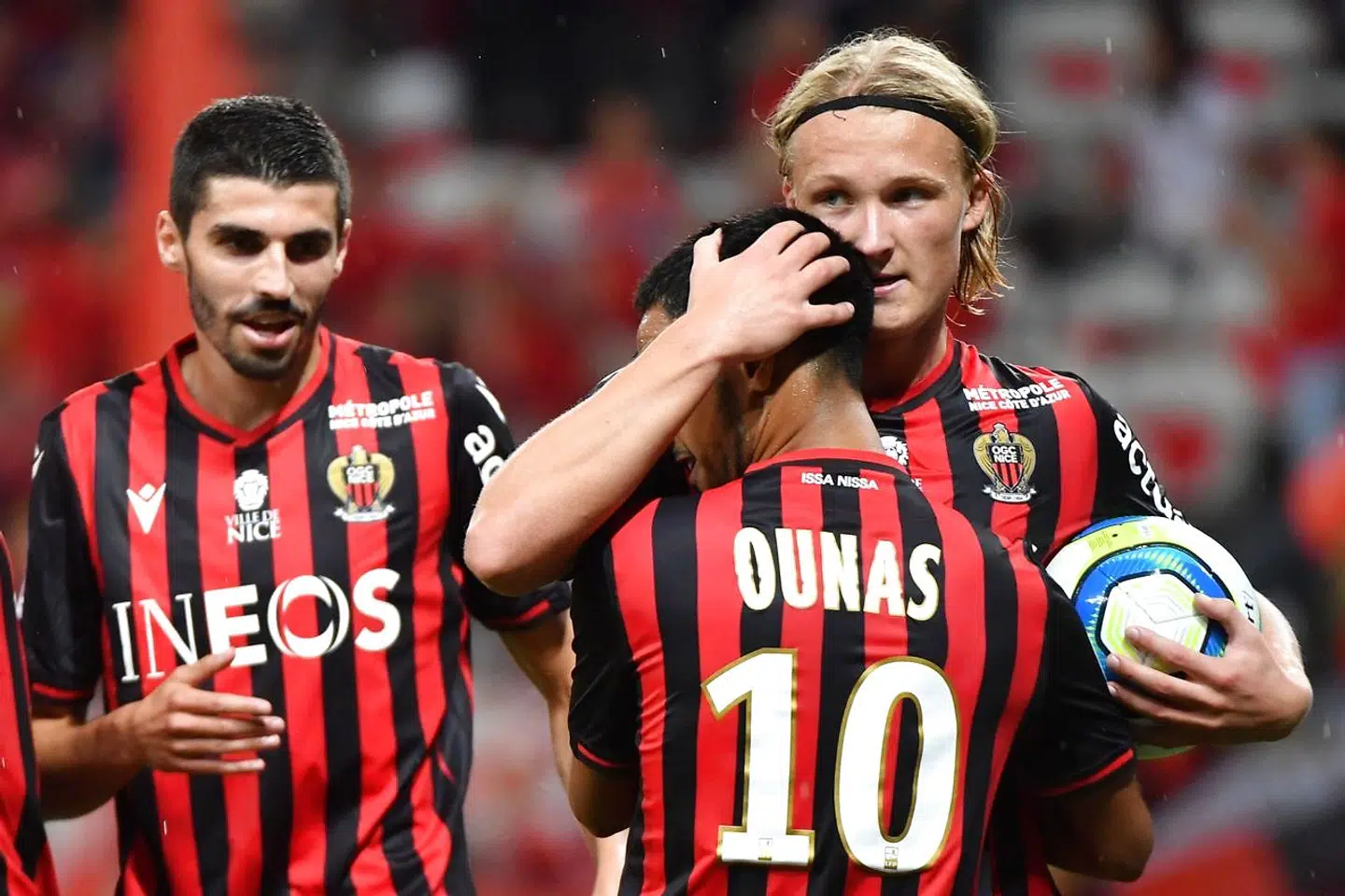 (Photo by YANN COATSALIOU / AFP)