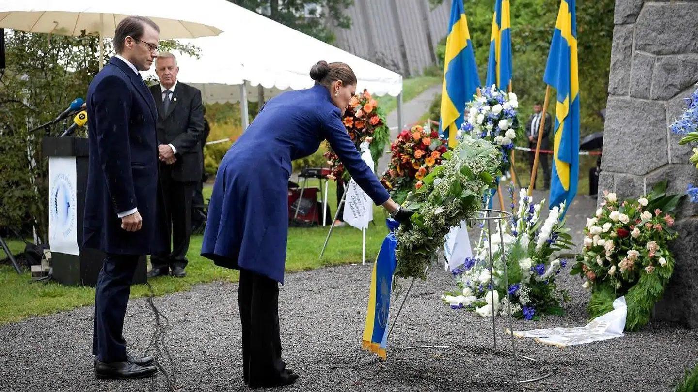 852 mennesker døde under katastrofen. Heraf var 501 fra Sverige.