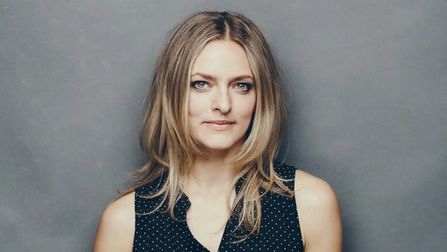 Katrine Falkenberg står bag den danske stemme, du høre, når du tager metroen.