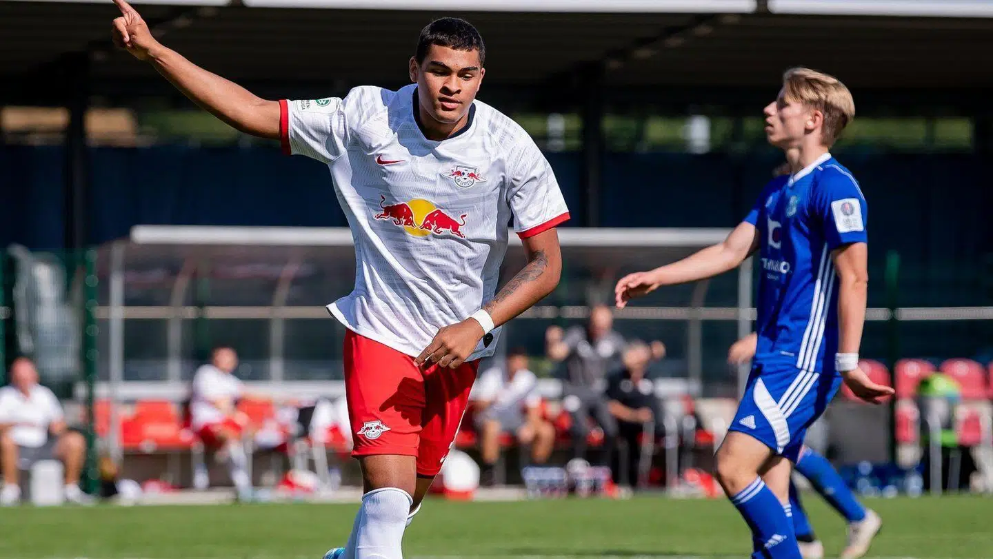 Noah Jean Holm har scoret to mål i de første fire kampe i sæsonen for Red Bull Leipzigs U19-hold.