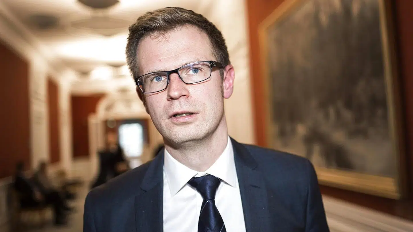 Transportminister Benny Engelbrecht (S) har i et brev til borgmesteren i Frederikssund Kommune slået fast, at der ikke bliver serveret alkohol til broindvielsen.