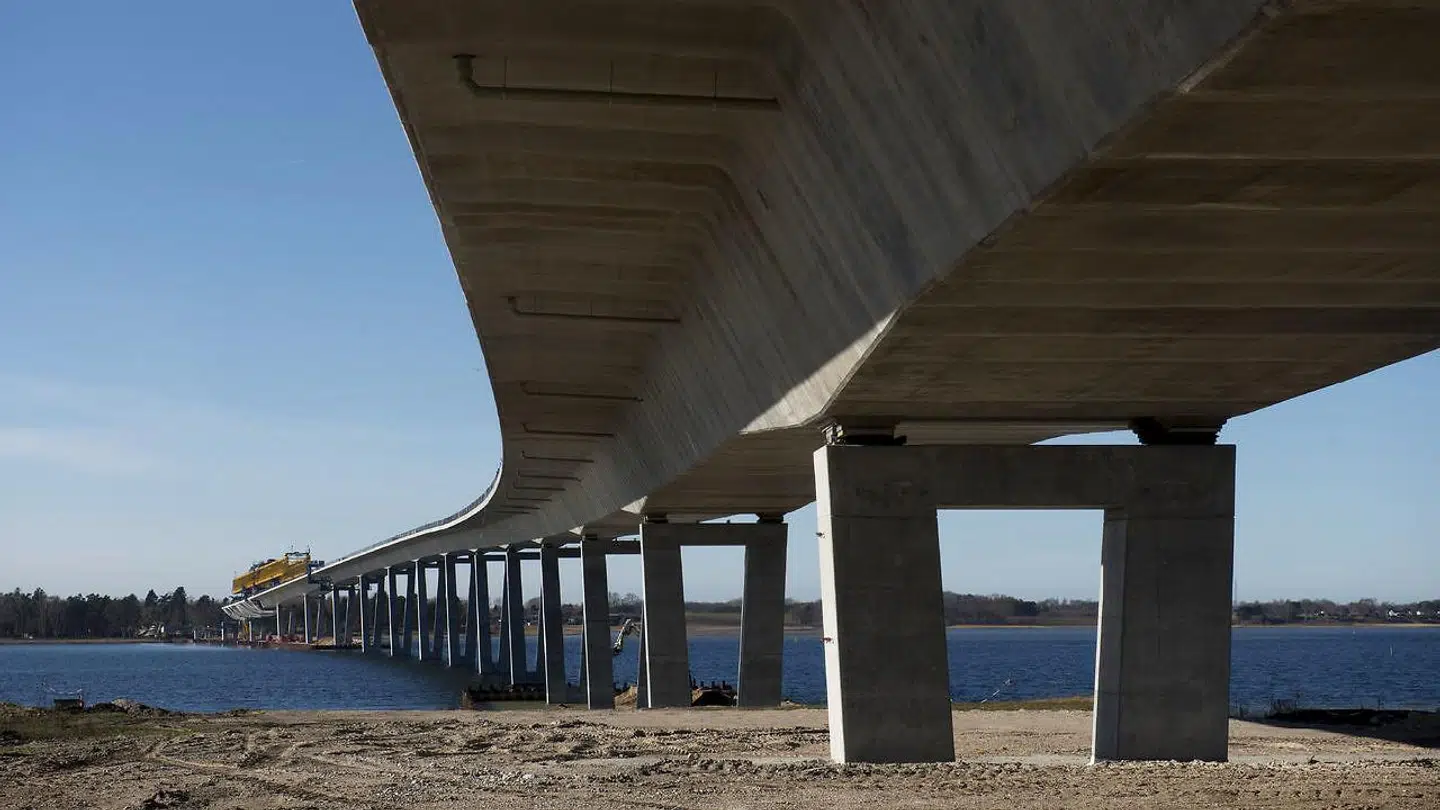 Under byggeriet af Kronprinsesse Marys Bro. Højbroen over Roskilde Fjord bliver ca. 1,4 km lang og bliver Danmarks tredje betalingsbro.
