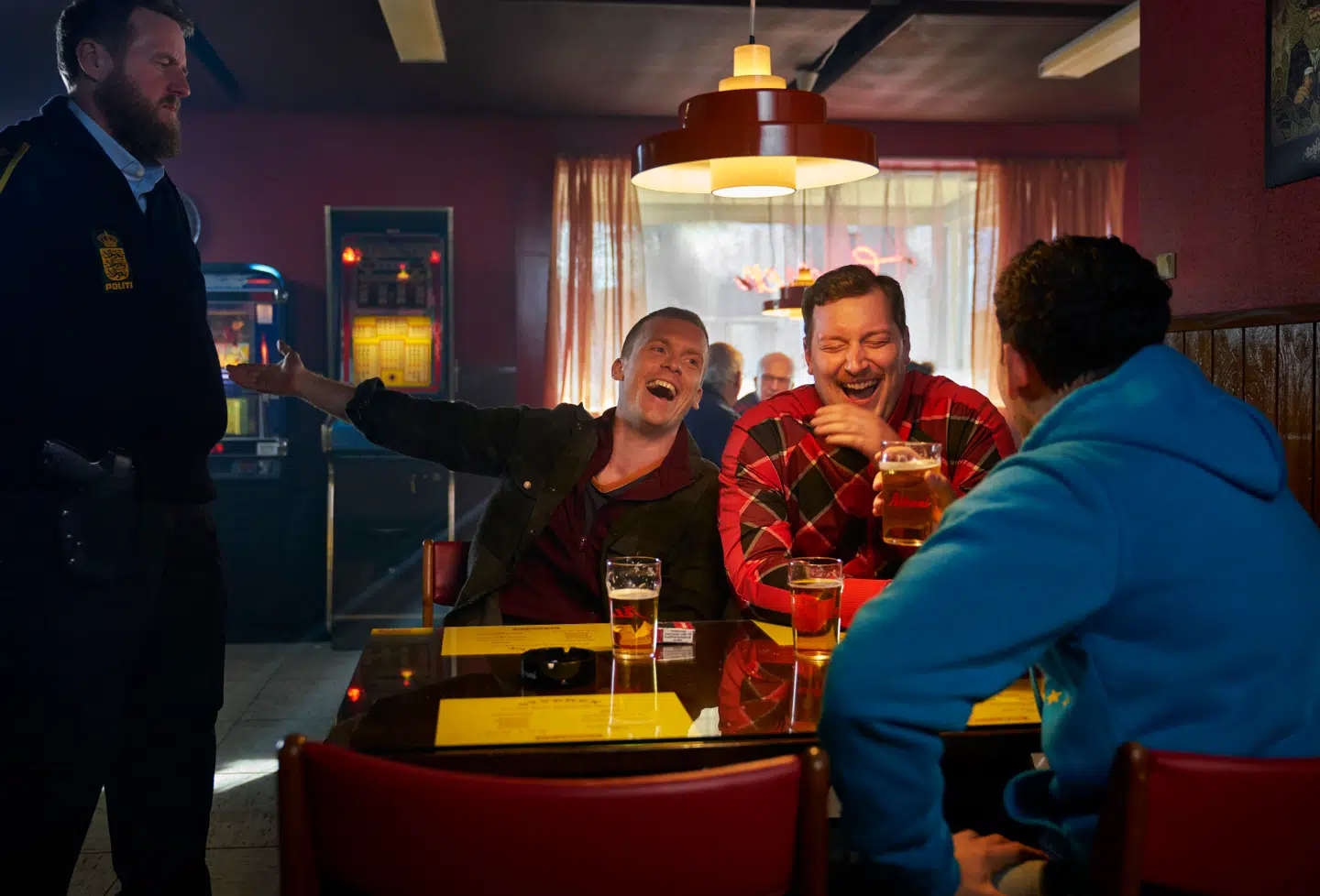 Ud over at være mekaniker, så har Mike også forbindelser til bandemiljøet i Odense.