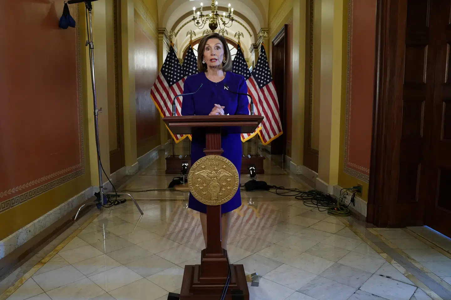 Det skal undersøges, om en rigsretssag kan indledes mod USA's præsident, Donald Trump. Det siger Nancy Pelosi, der er formand for Repræsentanternes Hus, tirsdag i en tale. Kevin Lamarque/Reuters