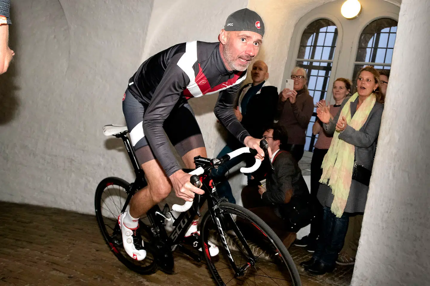 Vinderen, Thomas Bay, på vej mod toppen.