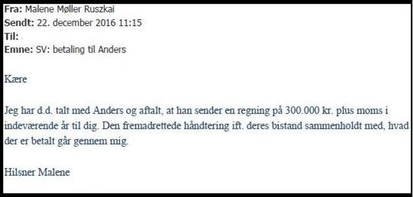 Mailkorrespondance viser, hvordan Malene Møller Ruszkai overtager håndteringen af en regning på 300.000 kroner på opfordring fra Anders Valentiner-Branth. En intern undersøgelse har siden vist, at regningen gav advokaten et forskud på mere end 100.000 kroner.