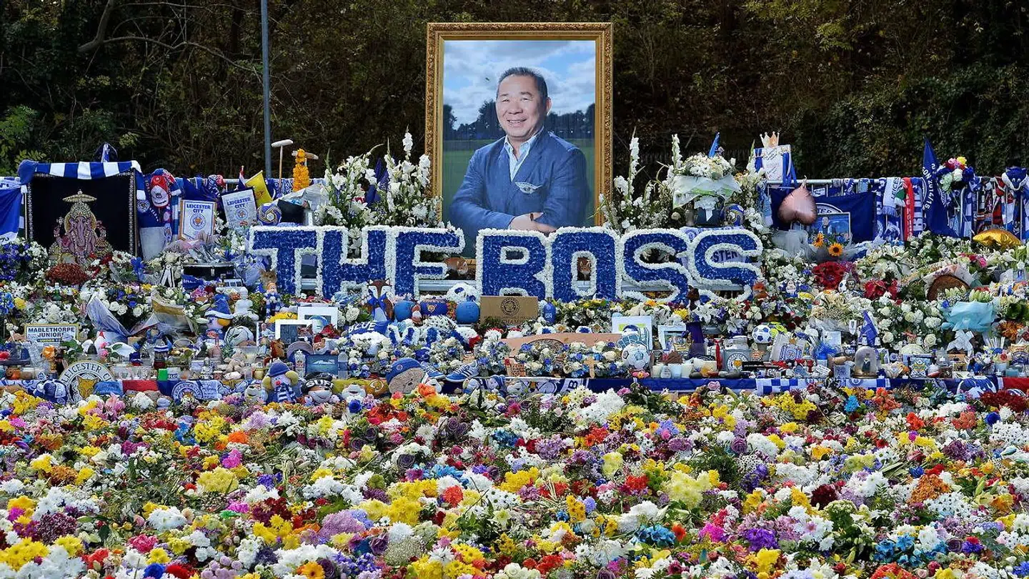 Vichai Srivaddhanaprabha blev efter det frygtelige styrt mindet og hyldet.