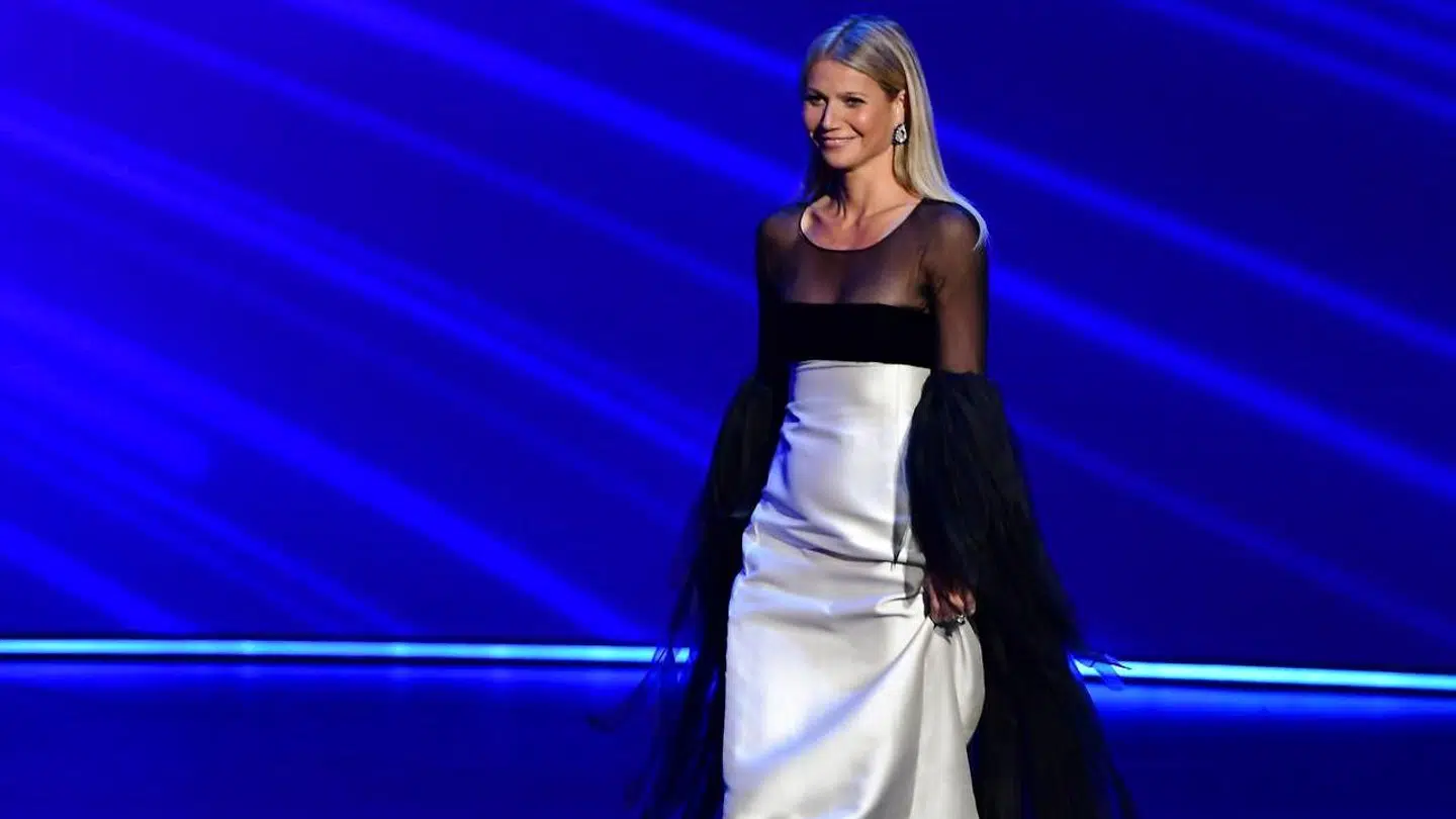 Gwyneth Paltrow havde en del besvær med at komme ud og præsentere Jodie Comer som årets kvindelige hovedrolle i en dramaserie ('Killing Eve'). (Foto: Scanpix/FREDERIC J. BROWN/AFP)