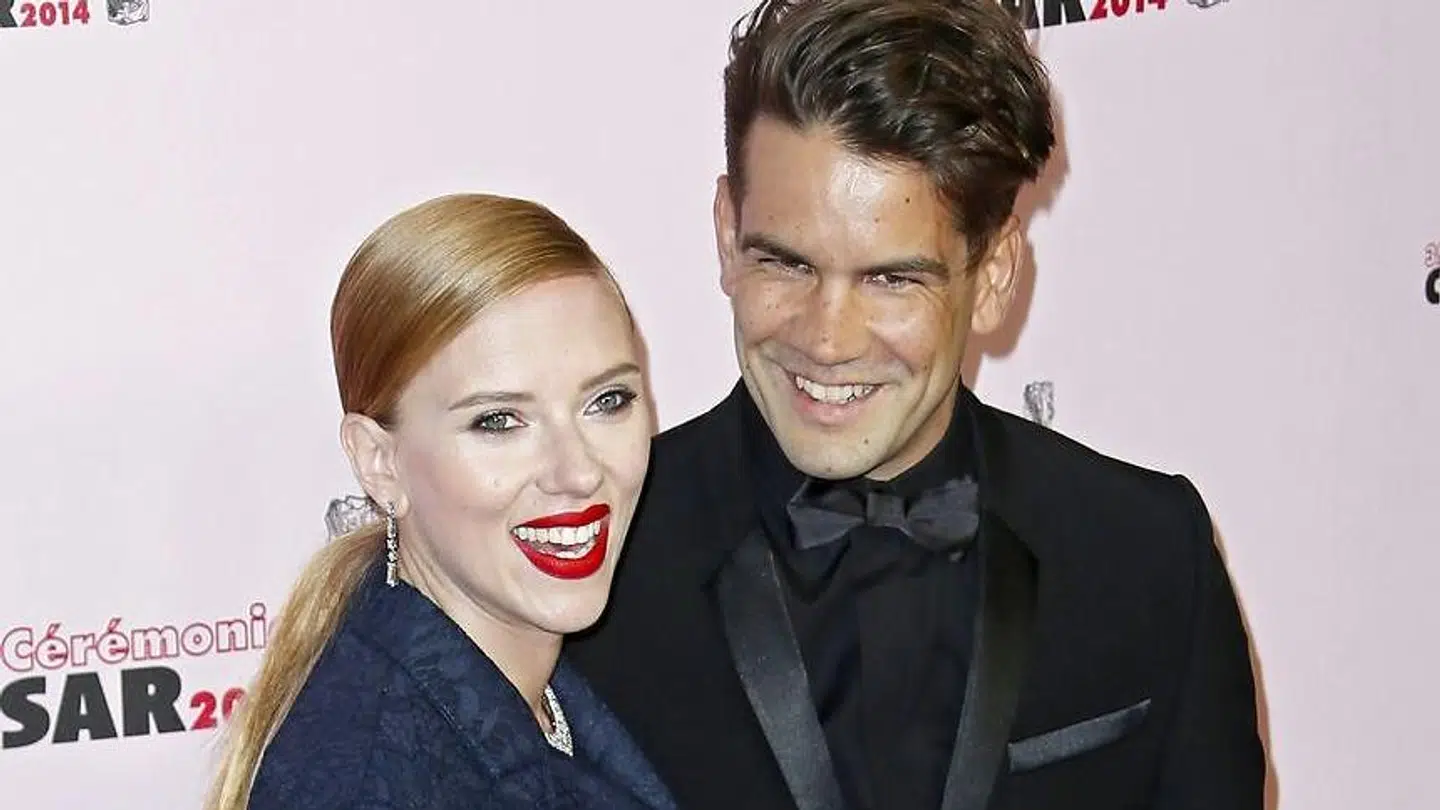 Scarlett Johansson i 2014 med sin eksmand Romain Dauriac.
