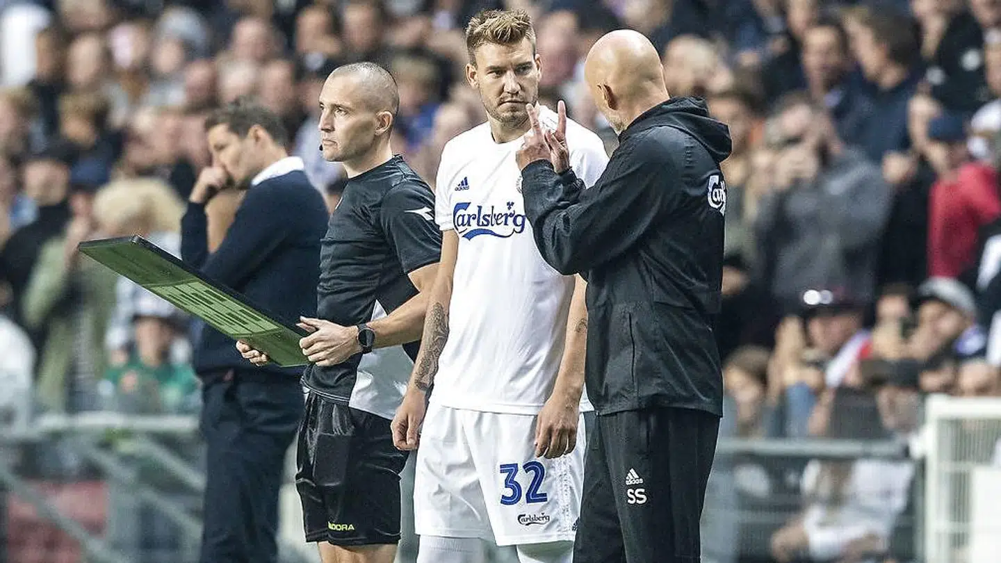 Nicklas Bendtner fik hjemmebane-debut søndag aften.