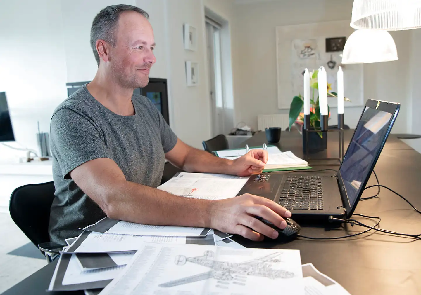 »Det spændende ved at dykke er kombinationen af dels selve dykningen og så det at have mulighed for at være med til at afdække historien. Specielt hvis man kan få de personlige fortællinger med. Jeg håber da, det her kan blive et lille punktum og være med til at øge interessen for de lokalhistoriske arkiver, hvor der er nogle folk, som virkelig gør et stort arbejde for eftertiden,« siger Michael Skovgaard Rasmussen.