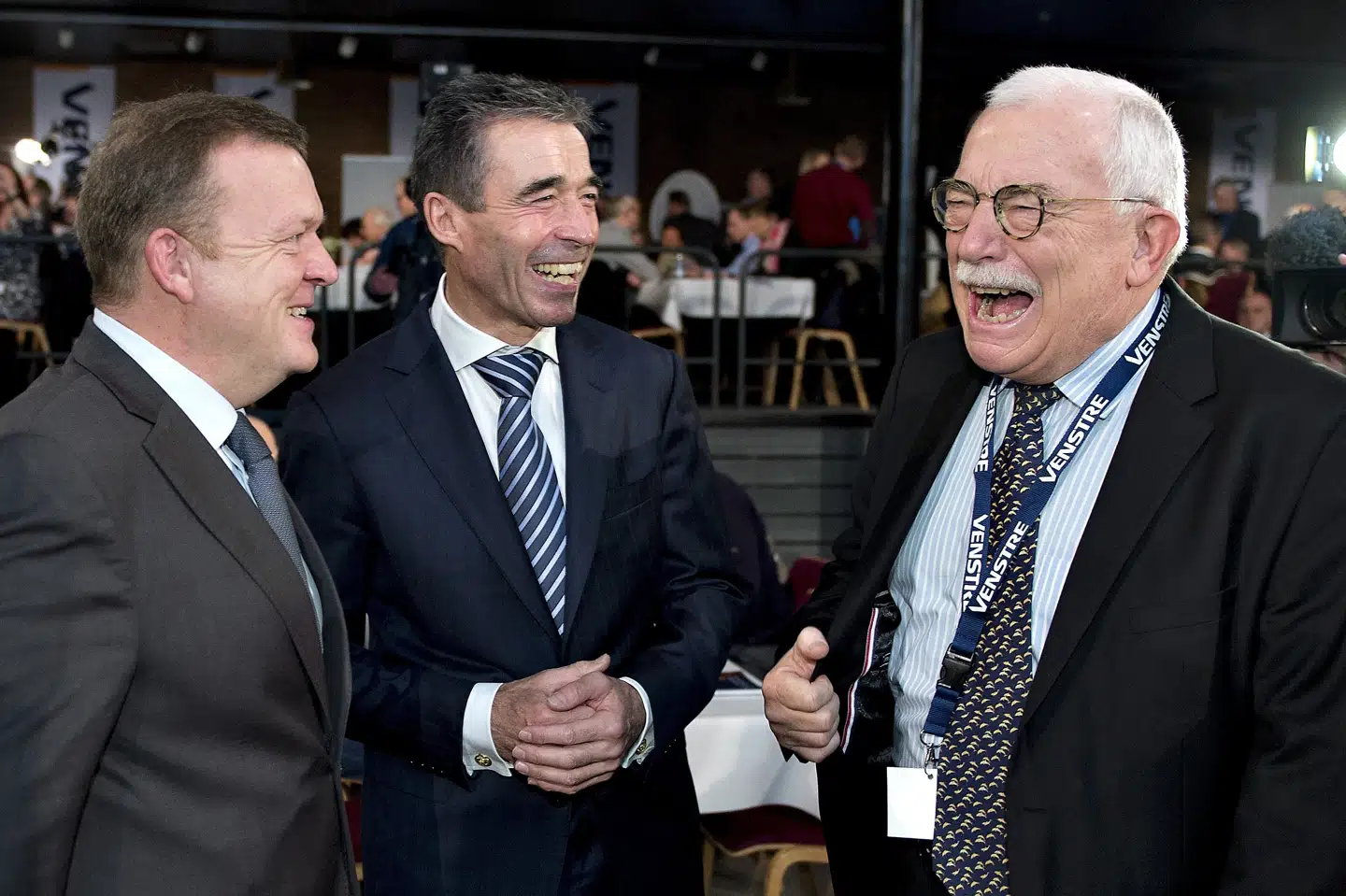 De tre tidligere Venstre-formænd (fra venstre) Lars Løkke Rasmussen, Anders Fogh Rasmussen og Uffe Ellemann-Jensen ønsker alle partiets nye formand, Jakob Ellemann-Jensen, stort tillykke med posten. (Arkivfoto) Henning Bagger/Ritzau Scanpix