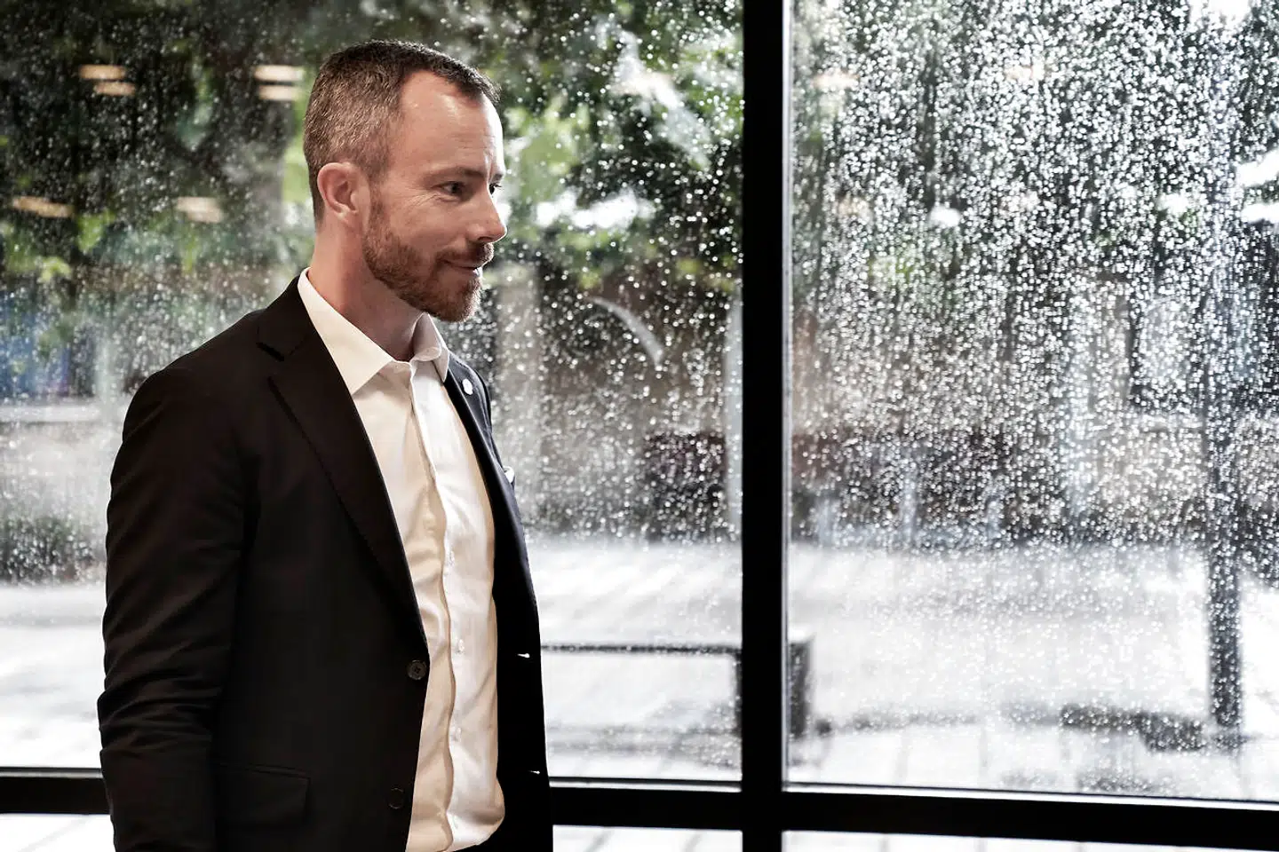 Jakob Ellemann-Jensen fotograferet ved et vælgermøde på Lyngby Gymnasium, hvor han deltager med de to næstformandskandidater, Inger Støjberg og Ellen Trane Nørby.