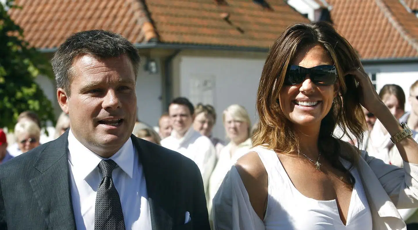 Peter Warnøes har tidligere været helt inde i varmen hos kronprinsparret. Her ses han med sin tidligere kæreste, Julia Tholstrup, da de var inviteret til prinsesse Isabellas barnedåb. Men det royale venskab hænger i en tynd tråd efter politianmeldelsen mod ham.