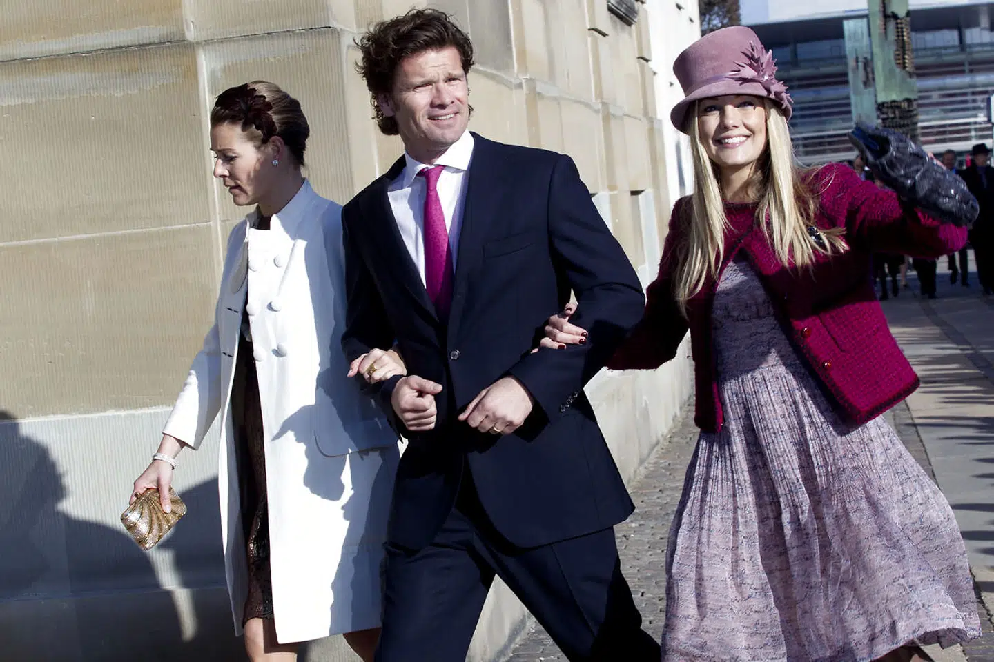 Caroline Fleming har tidligere været med til alle kronprinsesseparrets fester. Her ankommer hun til prins Vincent og prinsesse Josephines barnedåb sammen med Johan Wedell-Wedellsborg og hans kone, Rebecca Wedell-Wedellsborg.