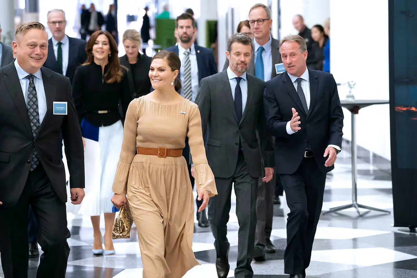 Kronprinsesse Mary, kronprinsesse Victoria og kronprins Frederik ankommer til Business Forum hos Dansk Industri i København, onsdag den 18. september 2019.