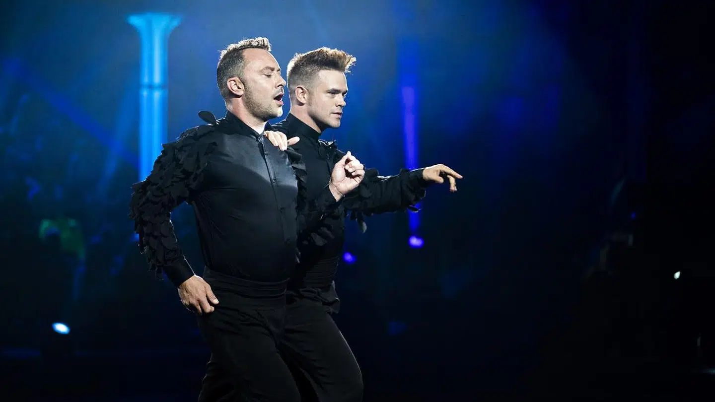 Skuespiller og instruktør Jakob Fauerby sammen med Silas Holst. Deres indsats i fredags har givet dem favoritværdigheden til at vinde årets 'Vild med dans'. (Foto: Scanpix)
