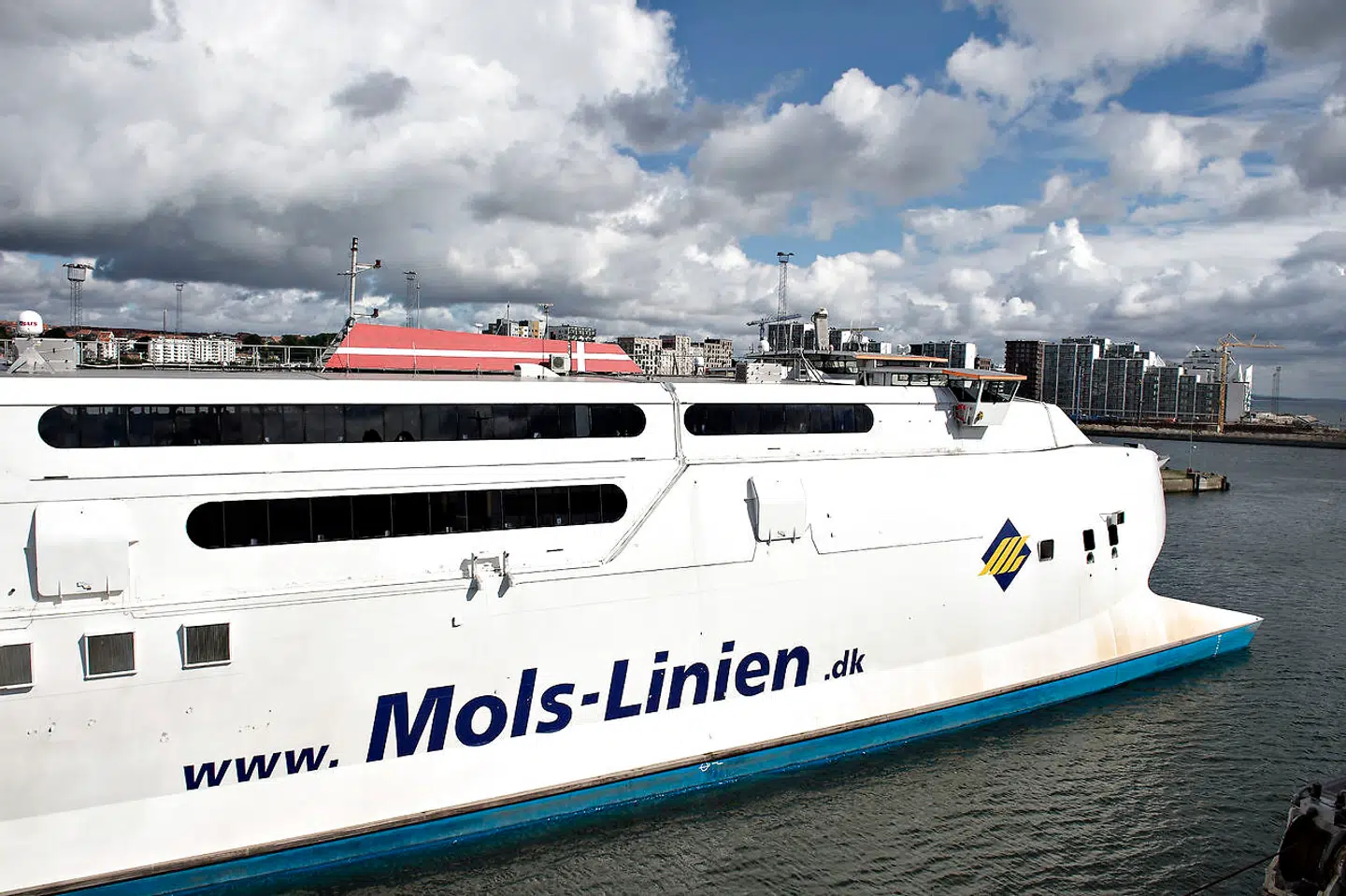 ARKIVFOTO 2016 af færgen Max Mols i Aarhus havn- - Se RB INDLAND 08.05. Molslinjen er uden en af sine største færger det meste af sommeren Rederiet flytter en mindre færge fra Ebeltoft til Aarhus som erstatning. Det betyder aflysninger i Ebeltoft.. (Foto: Henning Bagger/Scanpix 2017)