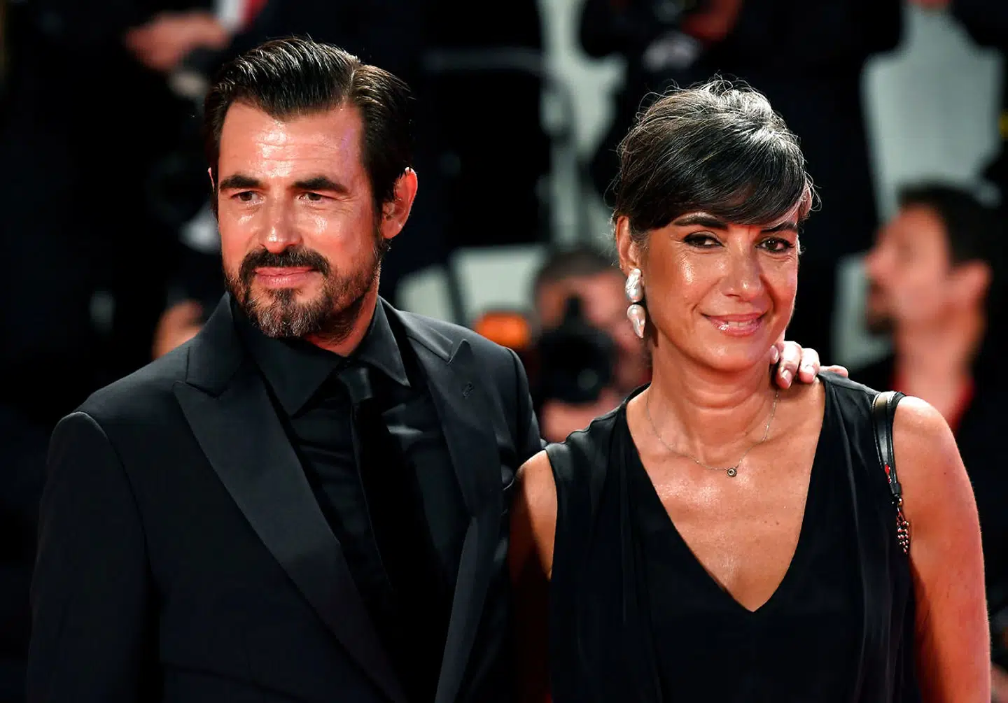 Claes Bang med sin hustru, Lis Louis-Jensen.