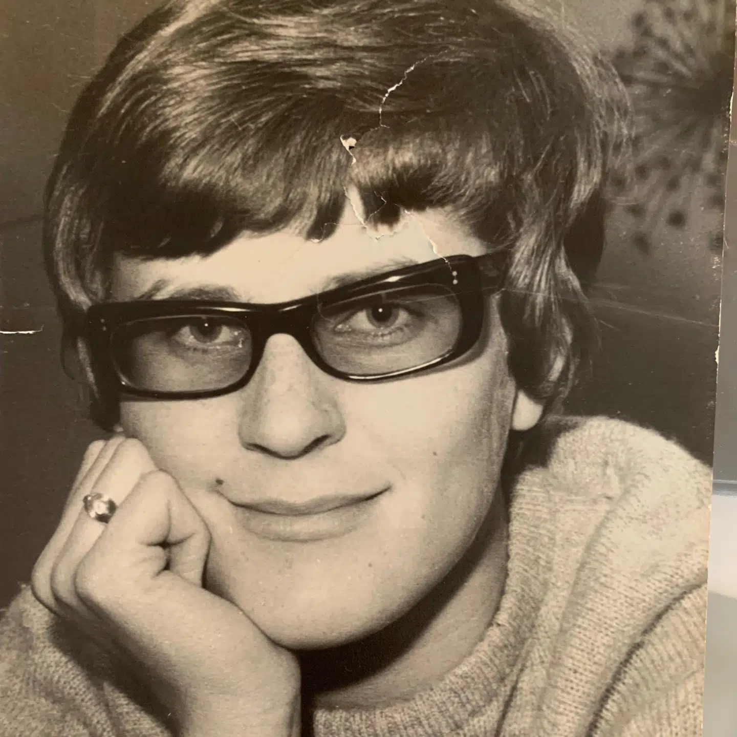 Thomas Knudstens mor blev gravid i 1964, da hun arbejdede i London. Hun rejste derefter tilbage til Danmark og mødte aldrig Thomas' far igen.