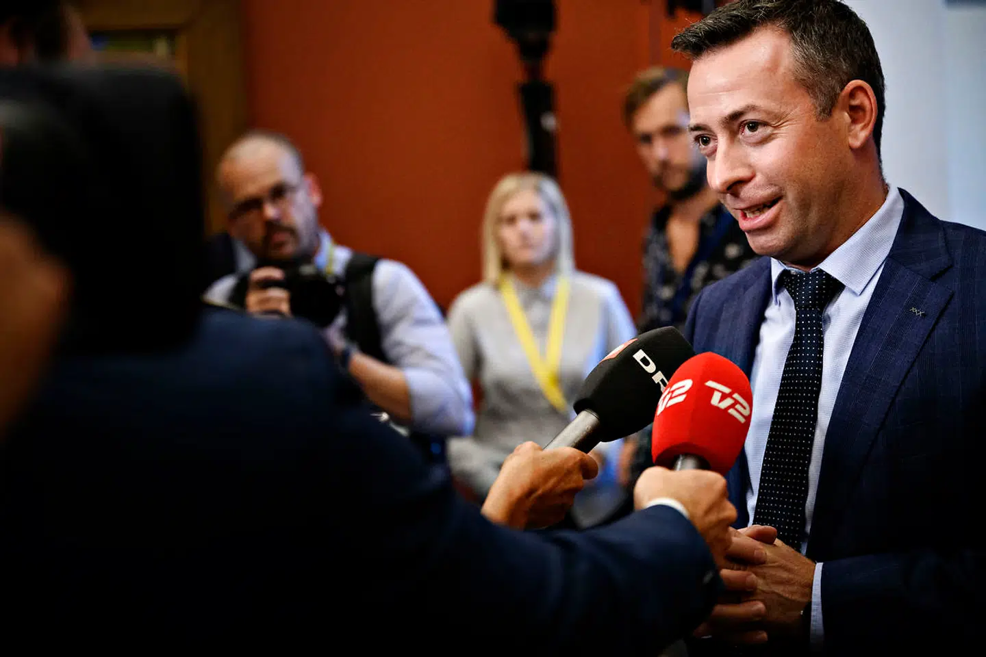 Beskæftigelsesordfører for Venstre Hans Andersen mener, at beskæftigelsesminister Peter Hummelgaard (S) burde indkalde 3F's ledelse til møde i kølvandet på historierne om, at flere af foreningens medlemmer og klubber ikke respekterer retten til frit at vælge fagforening.