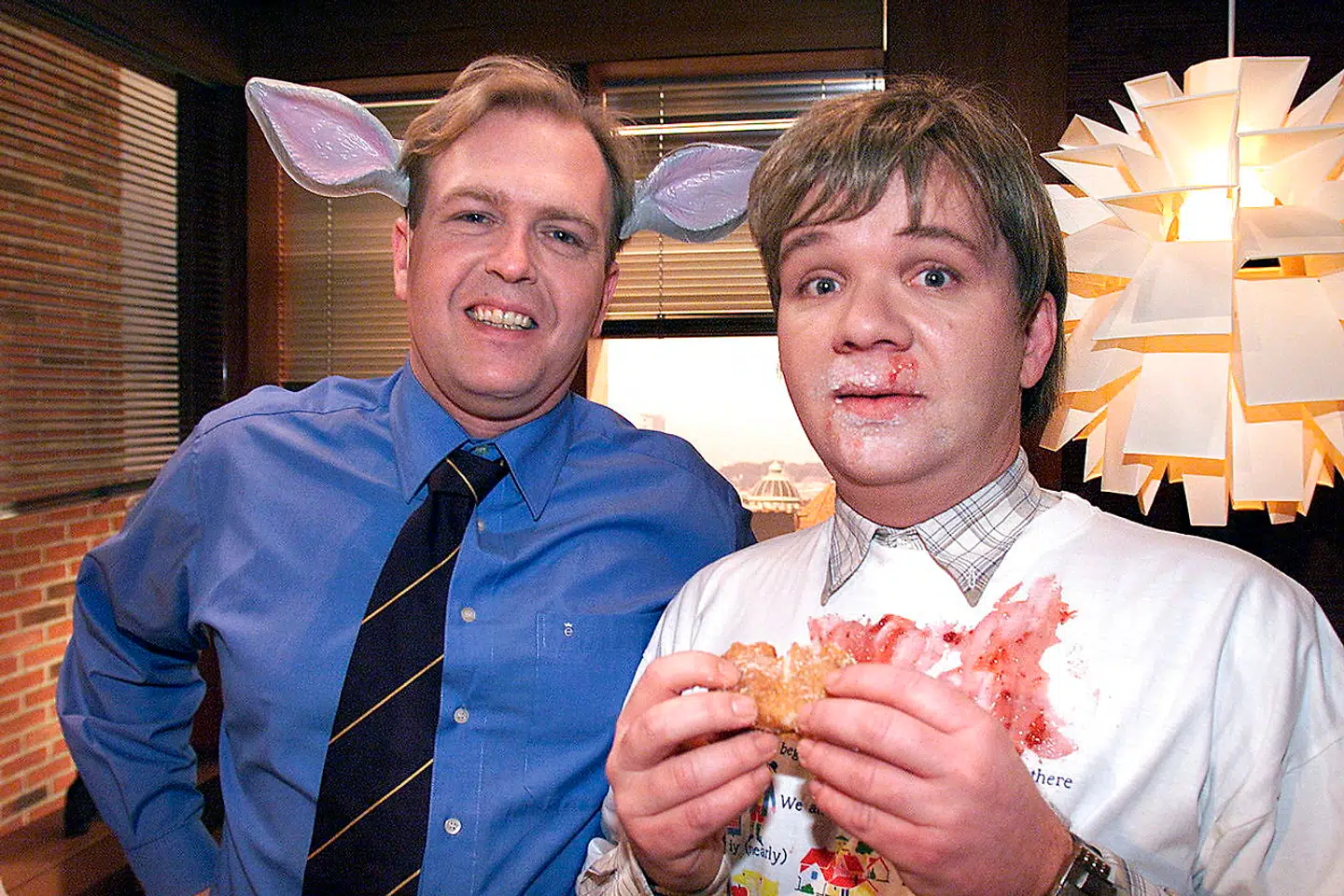 Lars Hjortshøj som Robert i comedy-serien 'Langt fra Las Vegas'. Her sammen med Klaus Bondam.