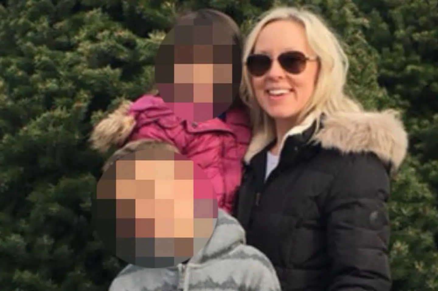 Kristina Koedderich med sine børn.