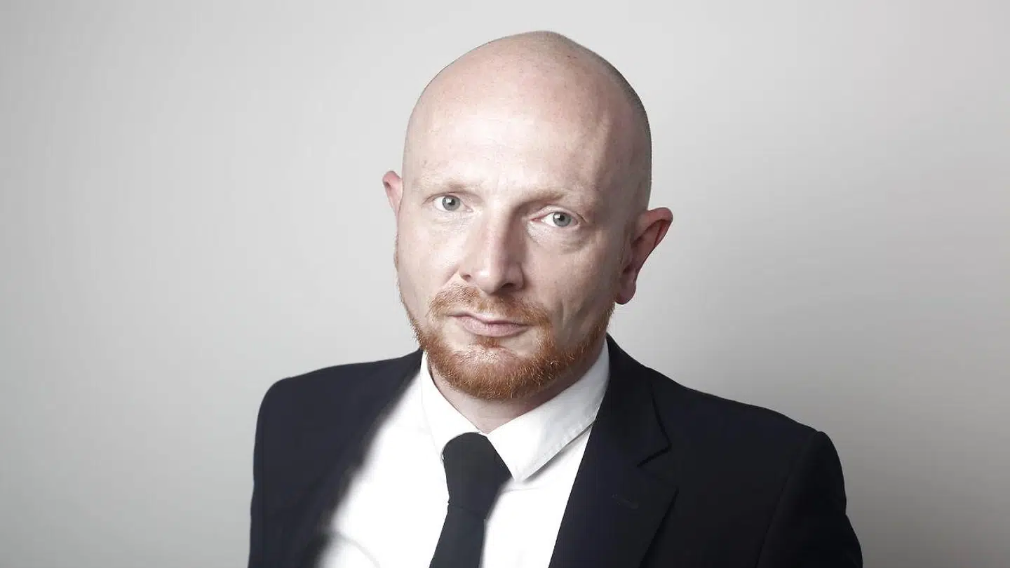 Programchef hos Radio24syv, Mads Brügger, synes, at man godt kan stå inde for programmet.