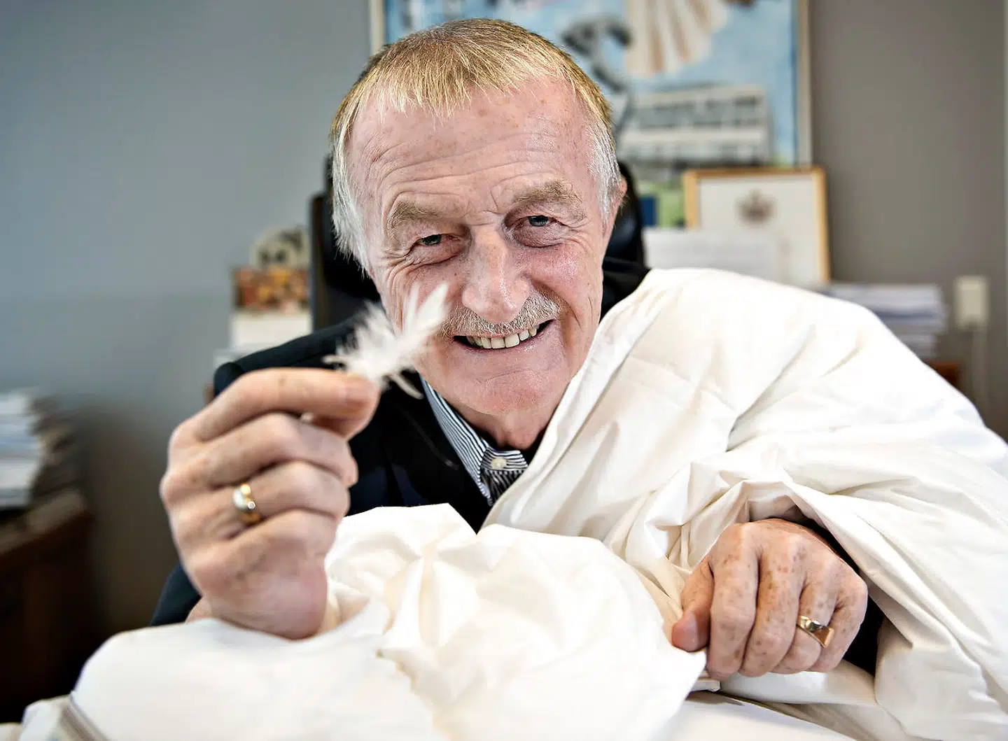 Som i et eventyr om en lille fjer, der bliver til meget mere, startede Lars Larsens Jysk-imperium med en enkelt forretning i april 1979 på Silkeborgvej i Aarhus.