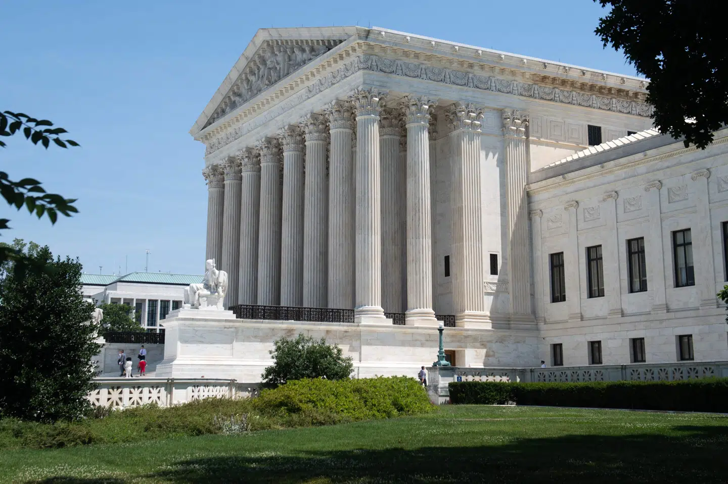 Her ses USA's Højesteret, som onsdag sagde gav tilladelse til, at præsident Trumps asylbegrænsninger kunne træde i kraft. Saul Loeb/Ritzau Scanpix