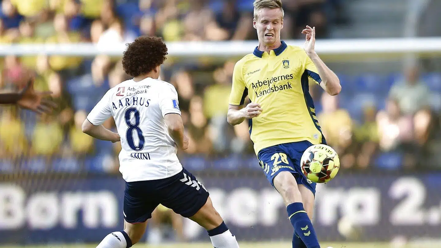 Anton Skipper (th.) er en af de unge spillere, der har fået chancen under Niels Frederiksen.