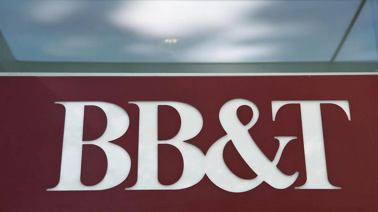Det var en medarbejder fra BB&T Bank, der ved en fejl overførte pengene til Robert og Tiffany Williams.