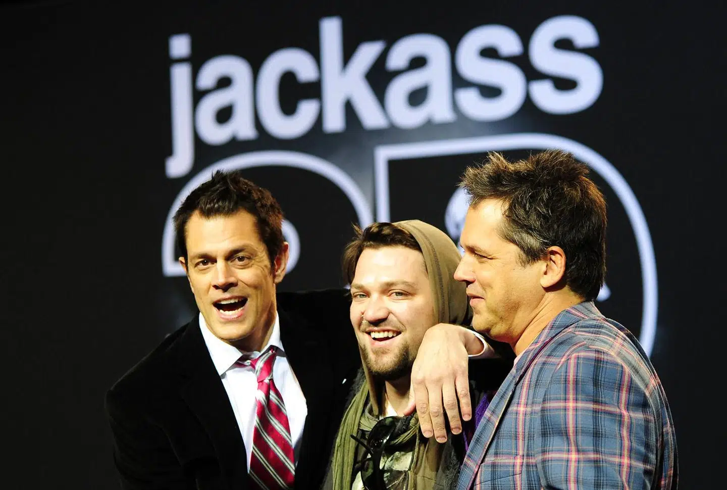 Johnny Knoxville (tv.), Bam Margera (i midten) og Jeff Tremaine (th.).