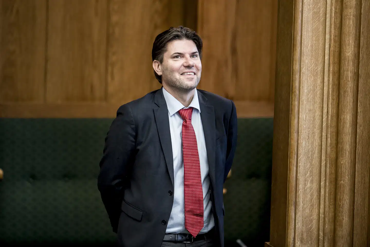 Mads Fuglede (V) er formand for Folketingets Vin- og Spiritussocietet fortæller, at man i fremtiden vil overveje betaling fra politikerne for deltagelse i vin- og spiritusklubben. (Arkivfoto). Mads Claus Rasmussen/Ritzau Scanpix