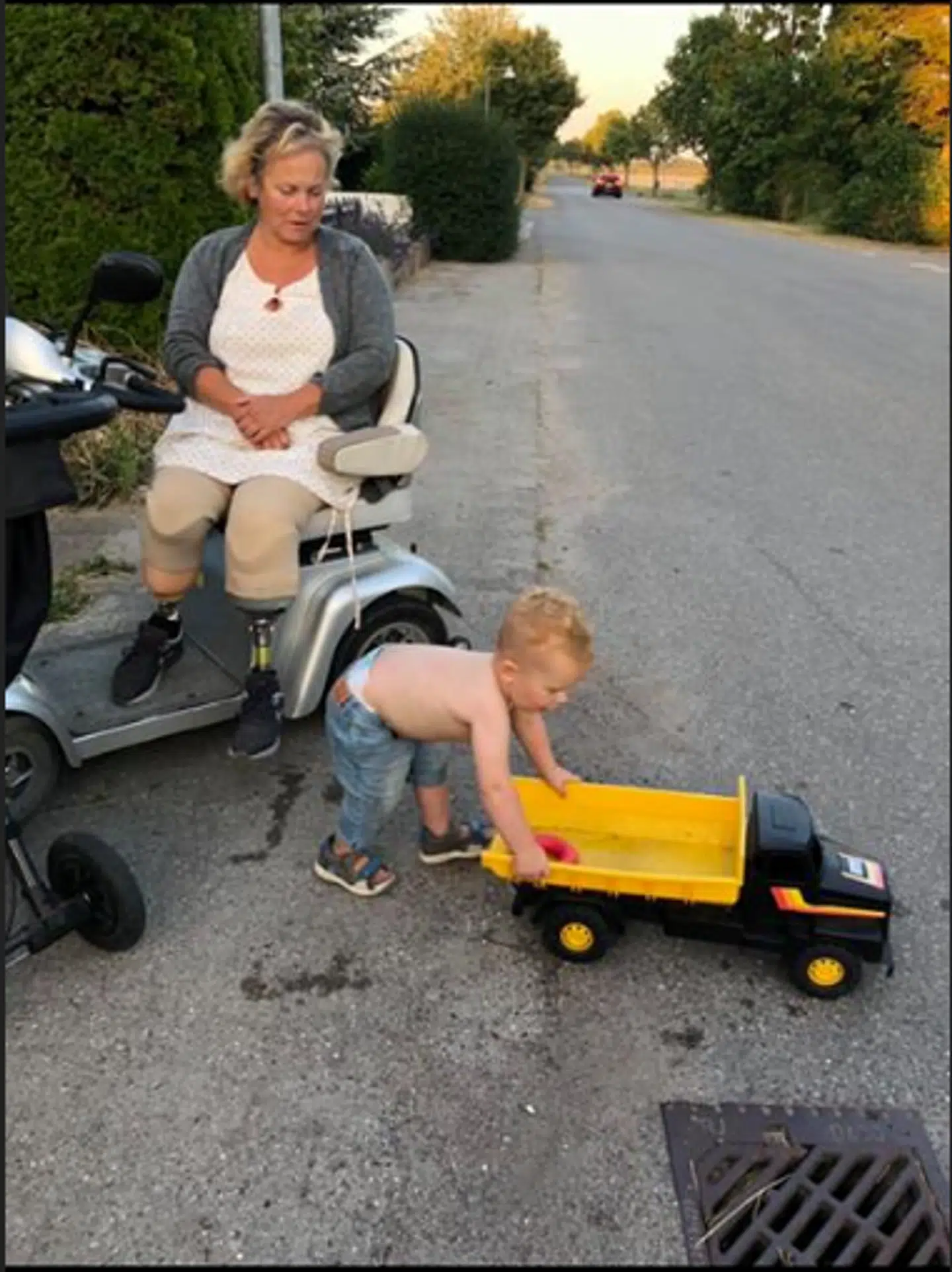 Dorde Rosenhøj har fået amputeret begge ben inden for et år og har derfor handicapskilt til parrets bil.