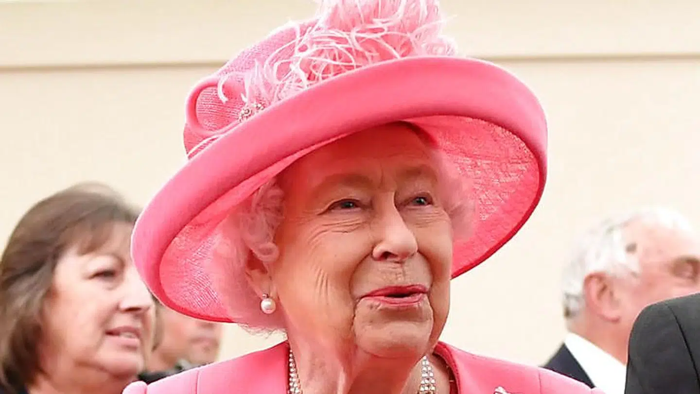 Dronning Elizabeth II - også med en stor hat.