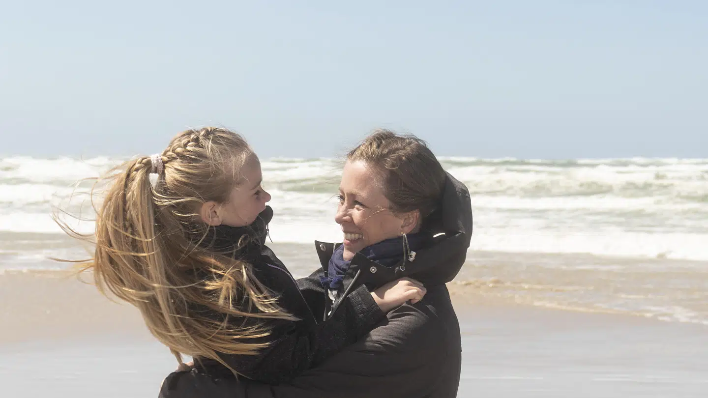 Mette Langberg, direktør i Kraes, med datteren Siri. Privatfoto.