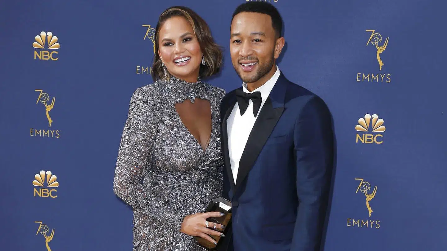 Chrissy Teigen og John Legend til sidste års Emmy-uddeling. (Foto: Scanpix/REUTERS/Kyle Grillot)
