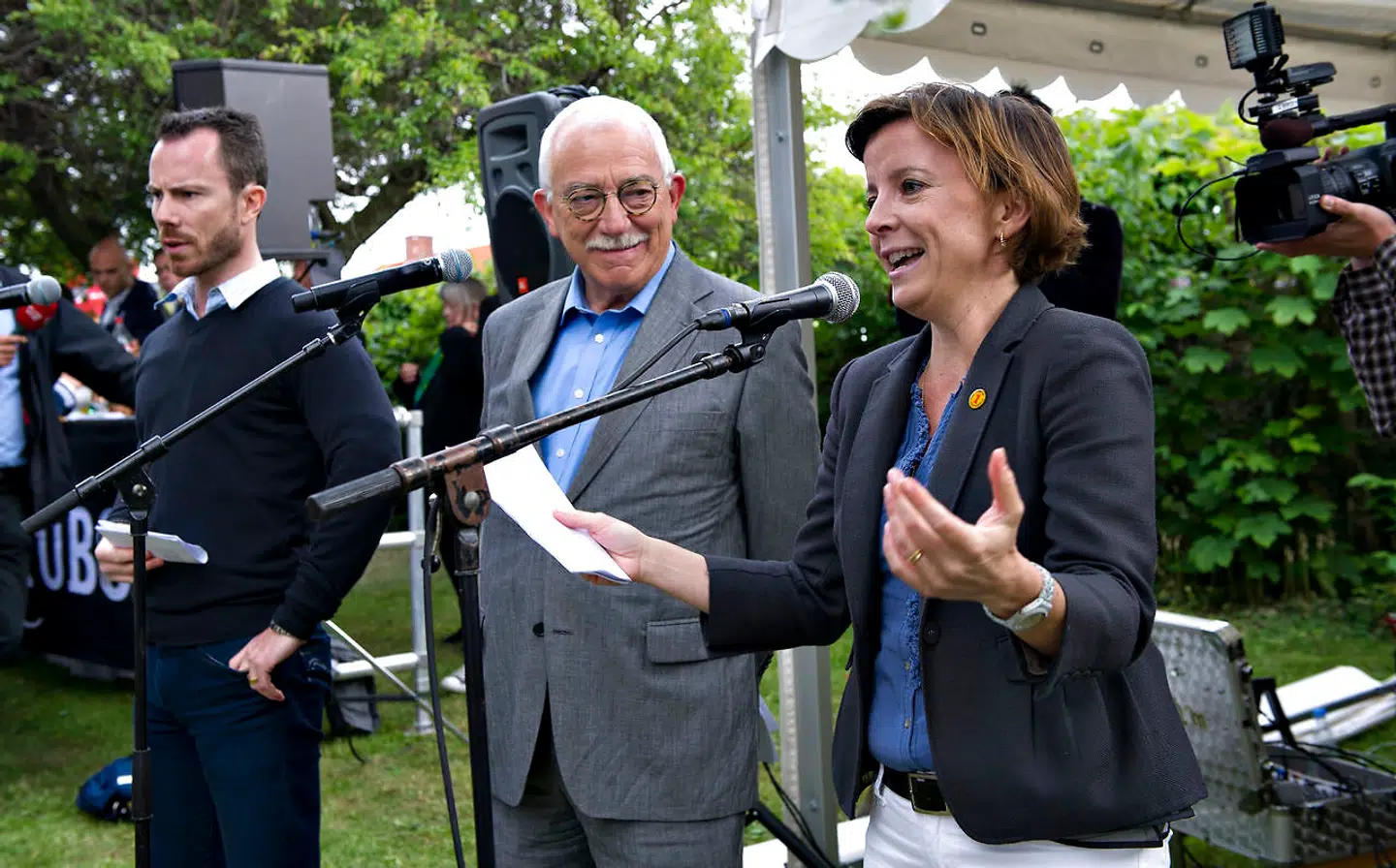 Folkemødet på Bornholm. Uffe Ellemann-Jensen synger sammen med sønnen Jakob Ellemann-Jensen og datten Karen Ellemann i Danchels Hus i Allinge torsdag den 14. juni 2012. (Foto: Jens Nørgaard Larsen/Scanpix 2012)