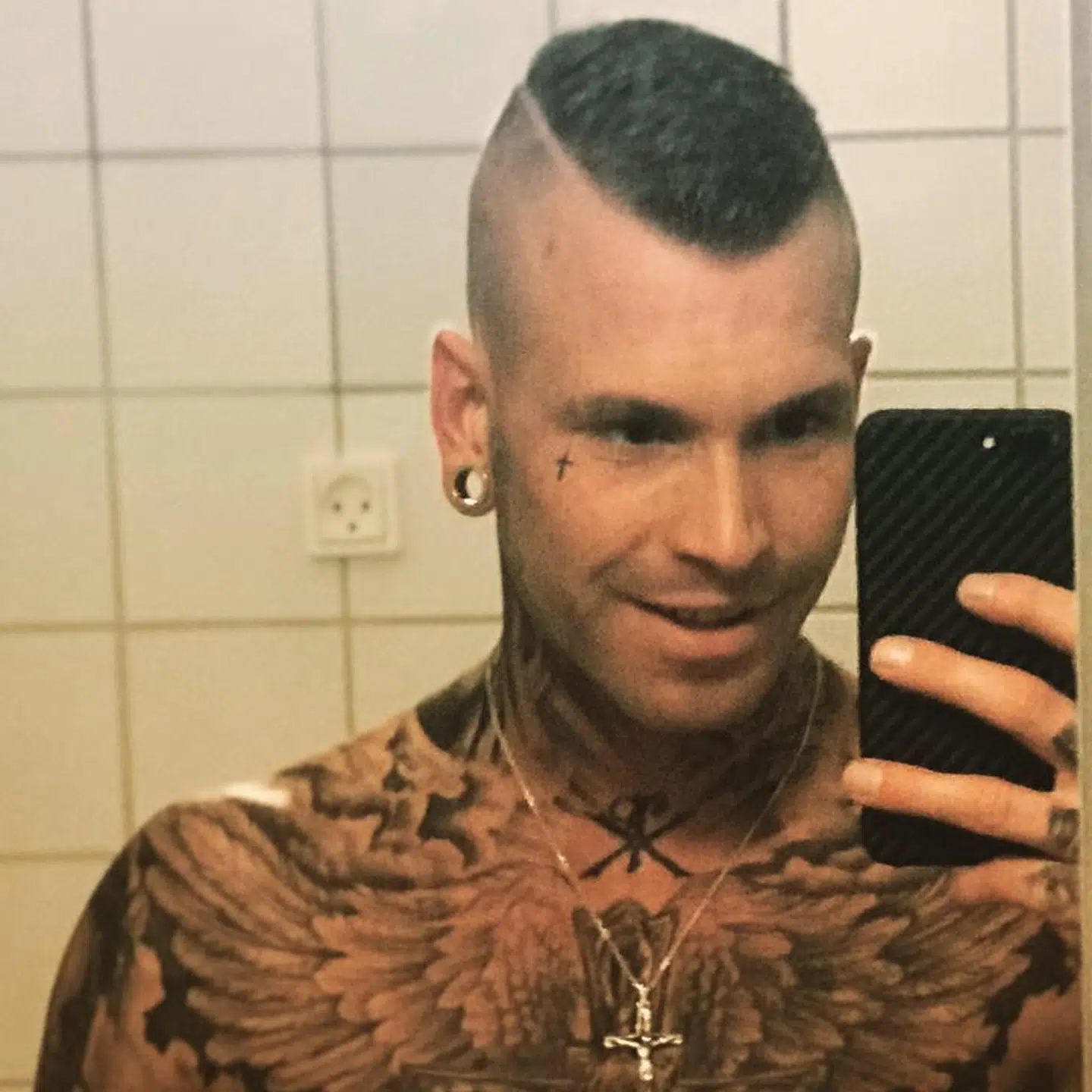 Killian-Alexander Hoogendoorn med sine mange tatoveringer, som ifølge SMS-beskeden fra Sportsbyens Træningscenter, var årsagen til, at hverken ham eller vennen Mikkel må komme der mere.