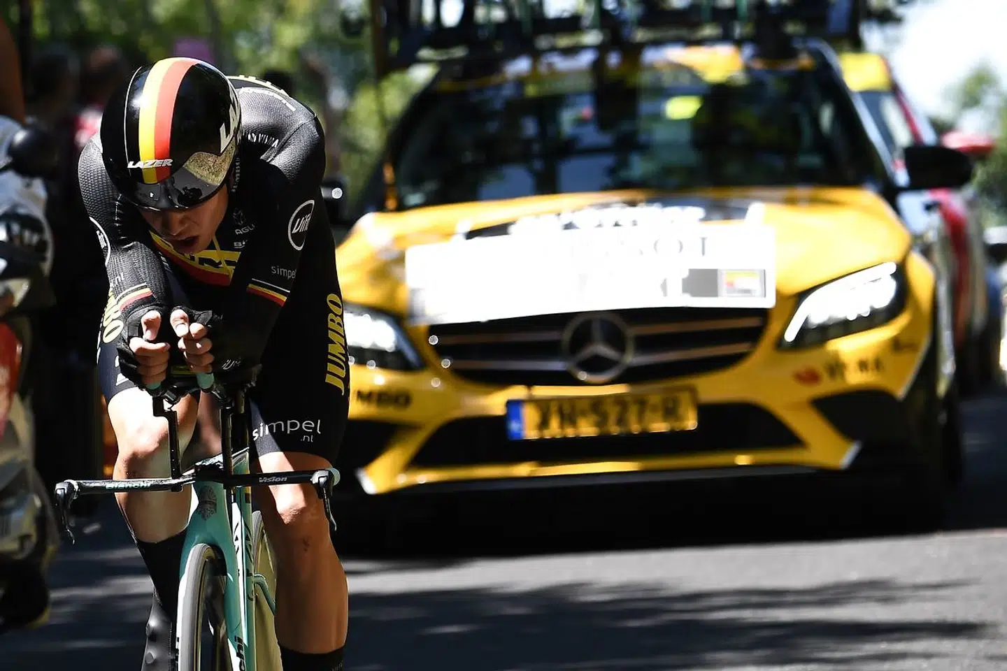 Wout van Aert kort inden sit styrt på 13. etape.