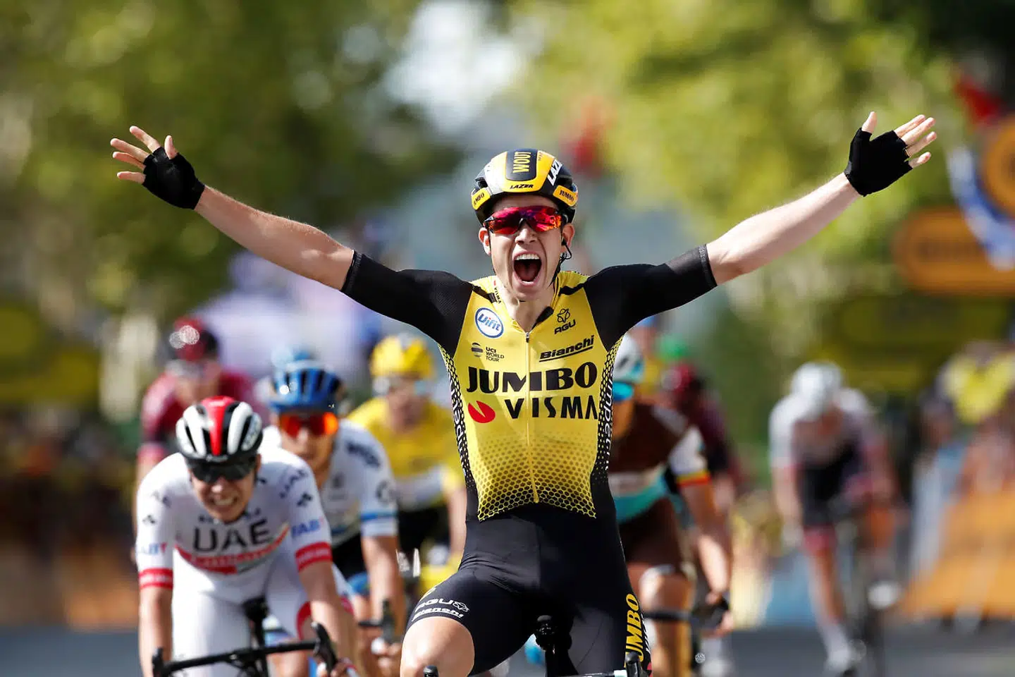 Mere jubel var der på 10. etape, hvor Wout van Aert var første mand over stregen.