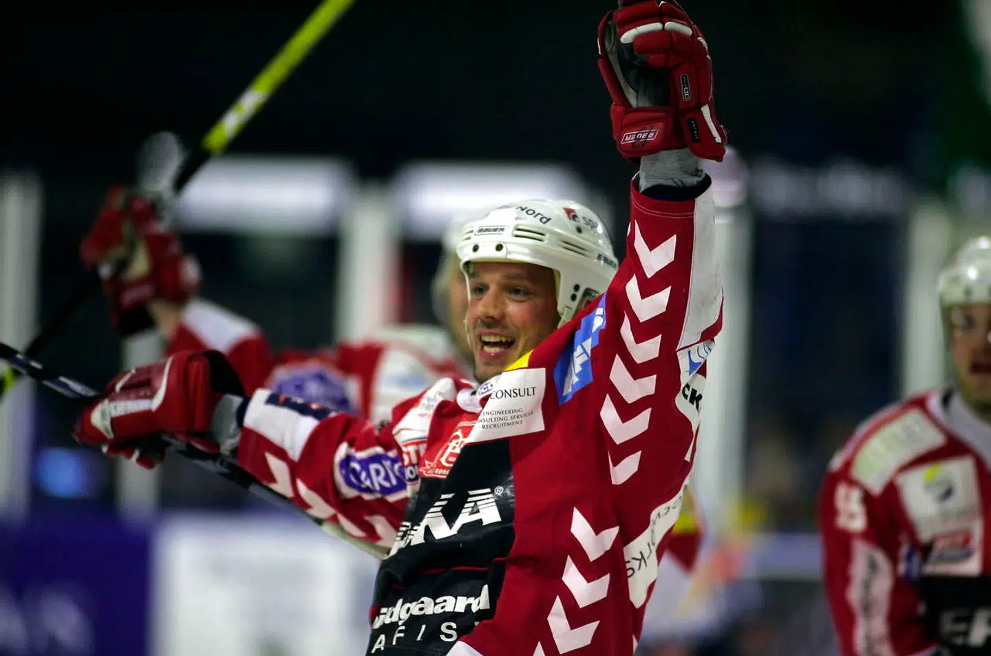 Ronny Larsen jubler over sin scoring til 1-0 i DM-finalen anno 2006 mellem AaB og Sønderjyske.