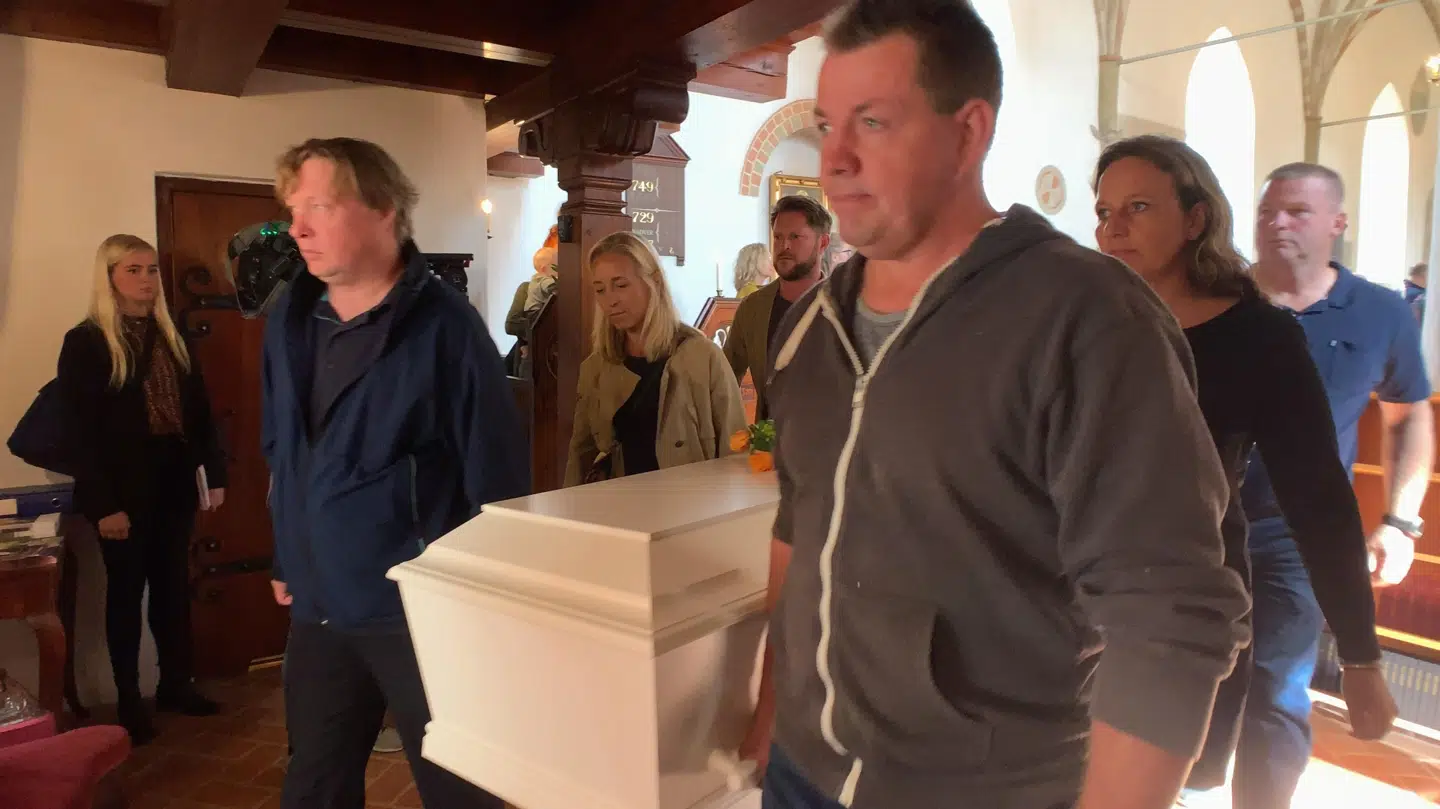 Forrest gik Carl-Johan Petersens gode ven og kollega gennem ti år, Kim Andersen, og gode ven med fælles passion for hunde, Flemming Andersen.